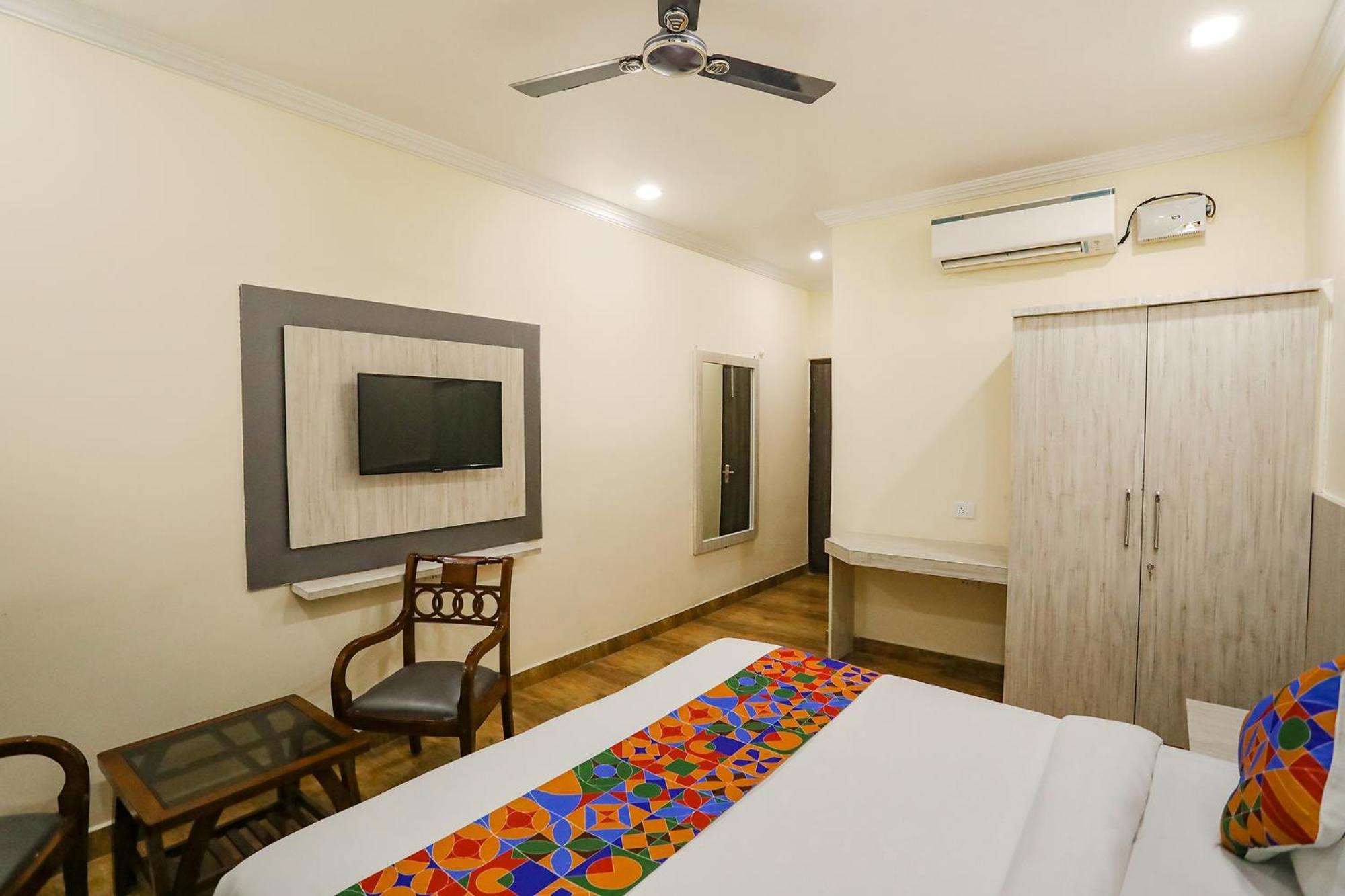 Fabexpress Trijal Inn Lucknow Exterior photo